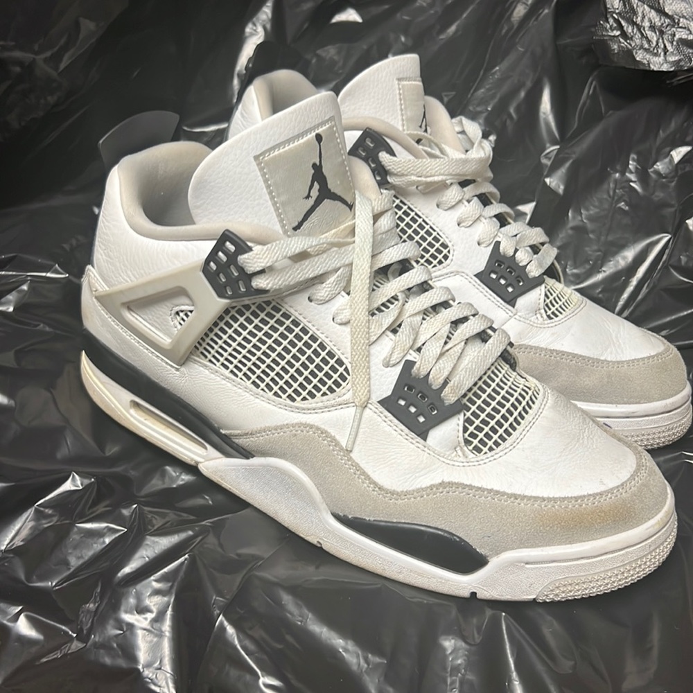 Jordan 4s